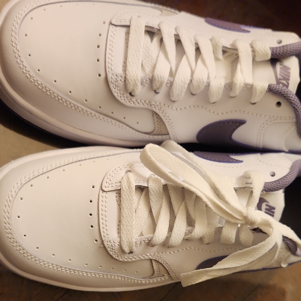 Nike Women's White and Purple Sneakers - Picture 3 of 7